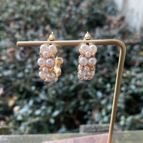 Small Pearl Hoop Earrings - Picture 5 of 5